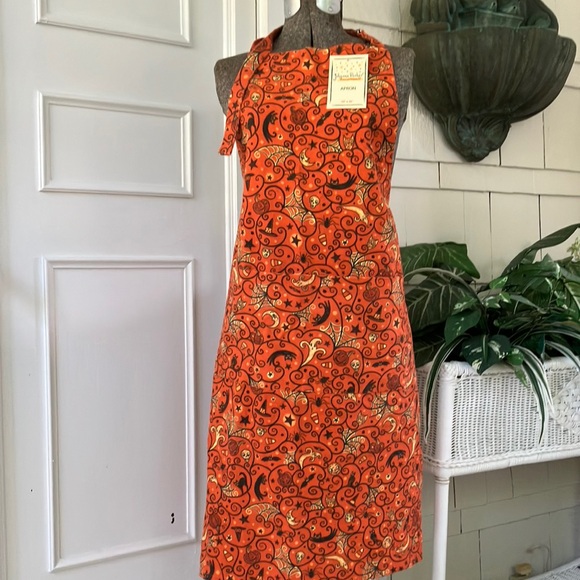 Johanna Parker Halloween Apron - Picture 1 of 9
